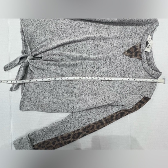 Vintage Havana super soft pullover top with leopard stripe down sleeves - Picture 8 of 8